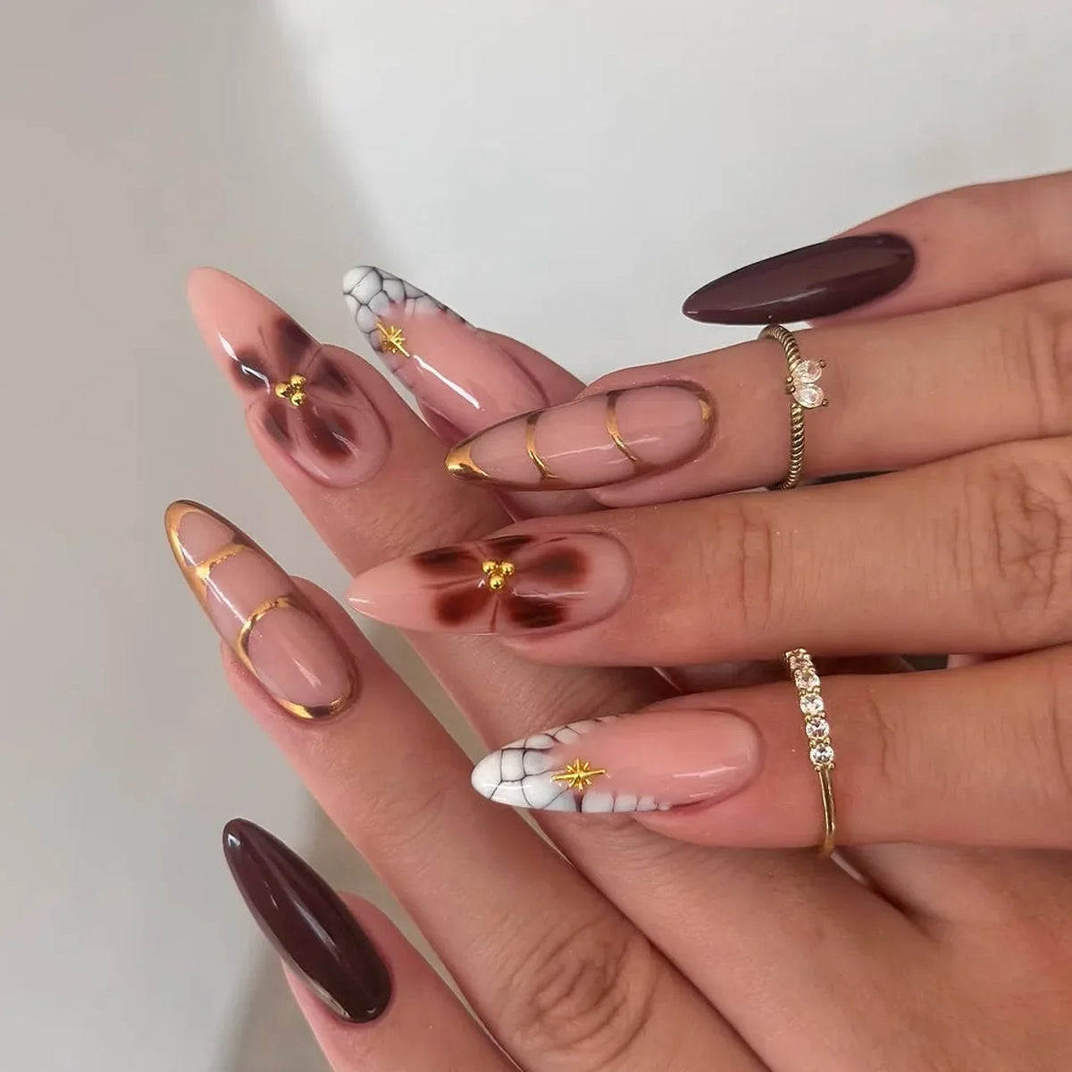 24Pcs Snake's Skin Design French False Nails Mid-length Almond Head Press on Nails Brown Flower Pattern Stiletto Fake Nail Tips