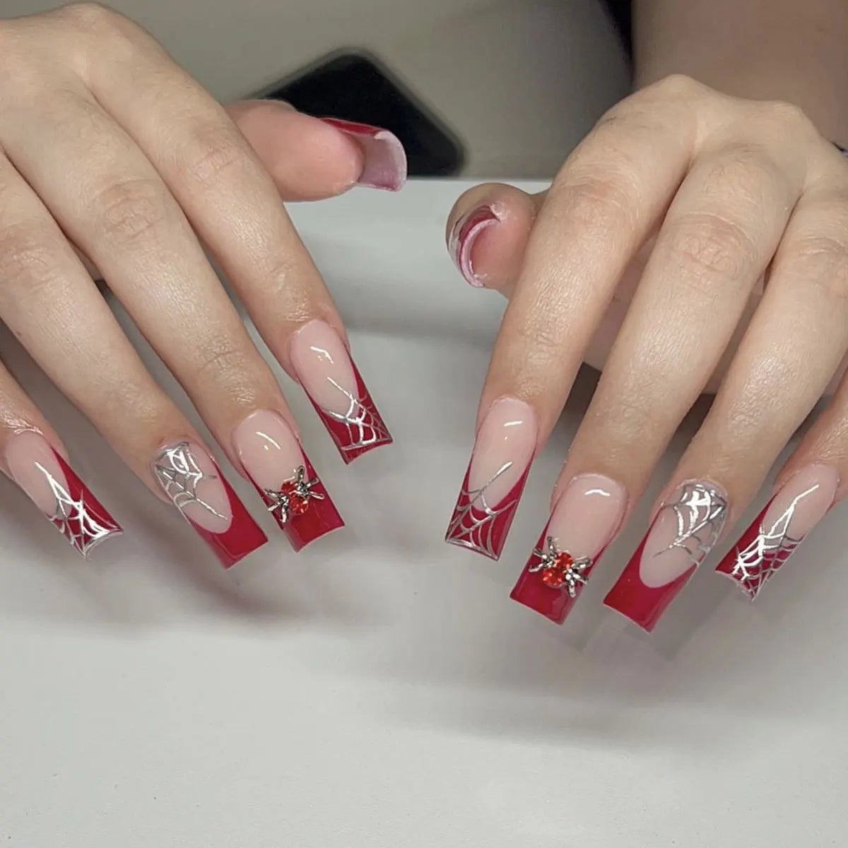 24pcs Sliver Spider Design Fake Nail Heavy Metal Halloween False Nail Tips Full Cover Wearable Black Cool Almond Press on Nails
