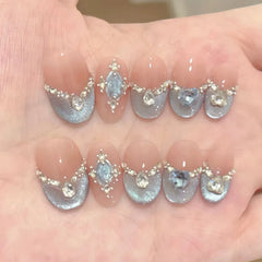 10Pcs Handmade Nude Pearl Chain Fake Nails with Small Diamonds Detachable French Manicure Nail Glitter Cat Eye Finished Nail Set